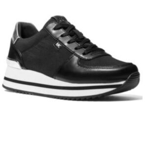 Michael Kors women’s Monique trainer lace-up sneakers size 7.5